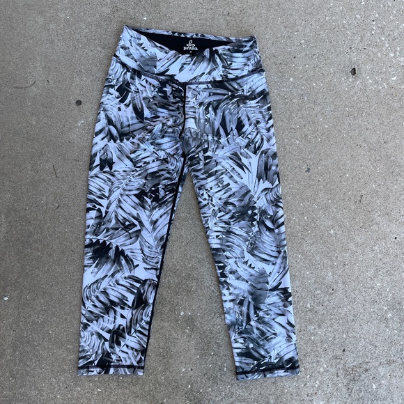 PRANA Roxanne Capri Legging Black Paradise Palm Leaves Women's Mid Rise Cropped - Picture 2 of 8